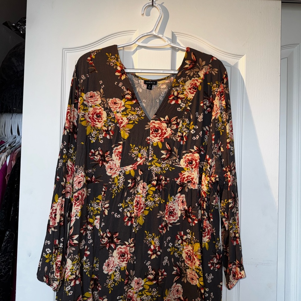 torrid Dark Floral V-Neck Long Sleeve Tunic — Pink & Yellow Roses
